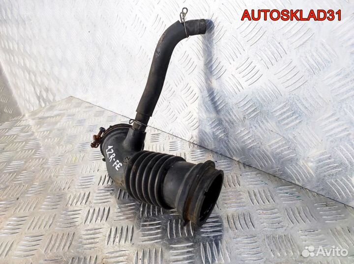 Патрубок воздушного фильтра Toyota Corolla 1ZR-FE