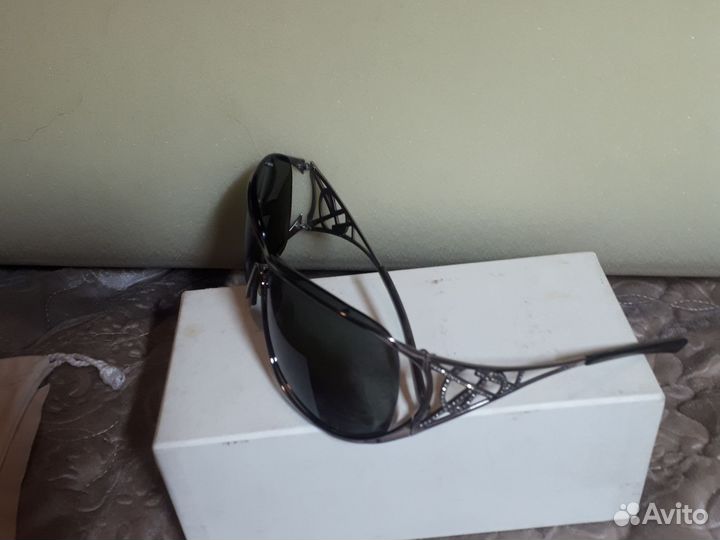 Солнцезащитные очки YSL