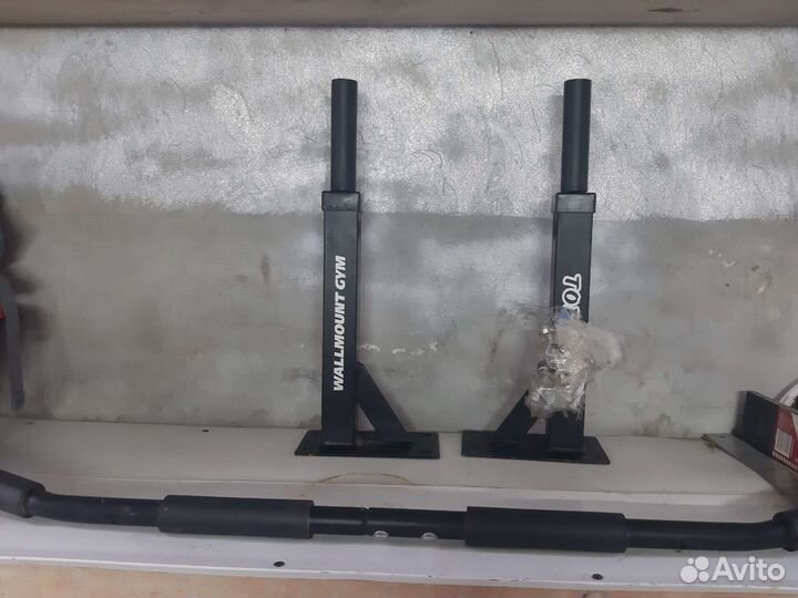 Турник настенный