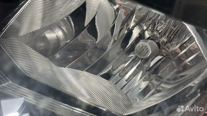 Битая фара Volkswagen polo 2019 оригинал