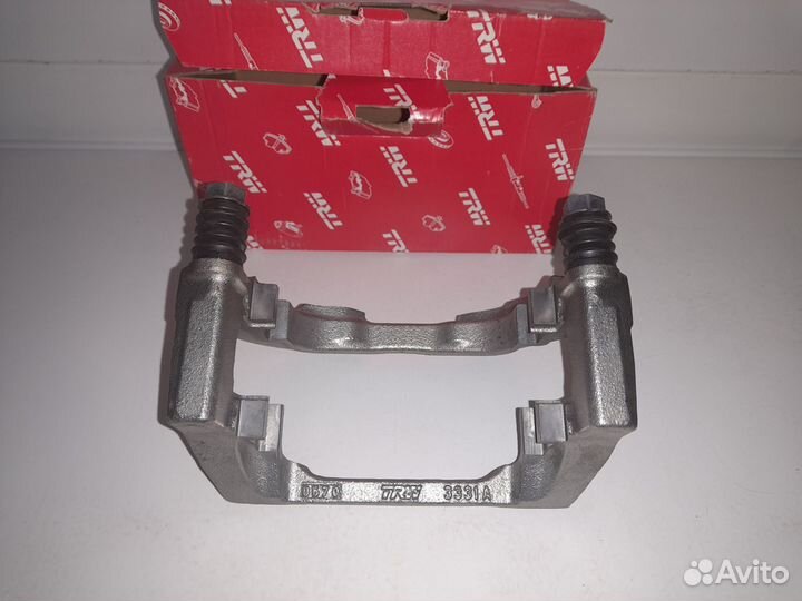 BMW 5 (F10) Скоба суппорта задняя левая Новая