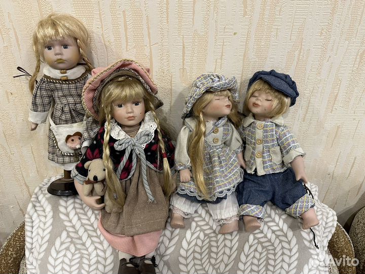 Кукла фарфоровая