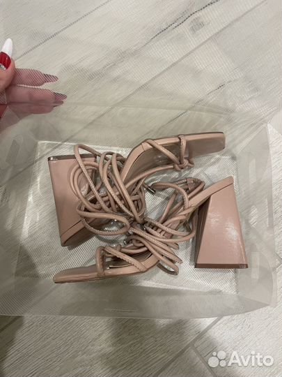 Босоножки на завязках