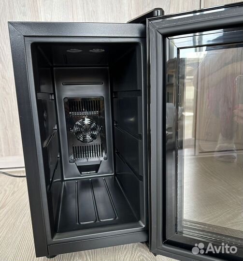 Продам винный холодильник