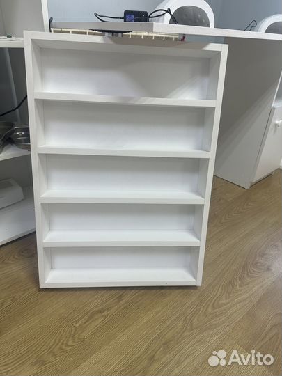 Маникюрный стол с полкой