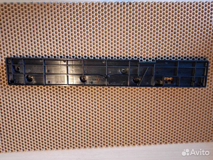 Кронштейн порога передний правый Audi A8 D4 long