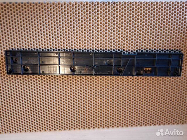 Кронштейн порога передний правый Audi A8 D4 long