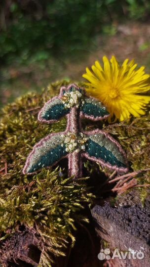 Брошь Крапива