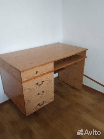 Письменный стол