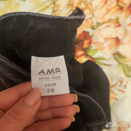 Продаю джинсы