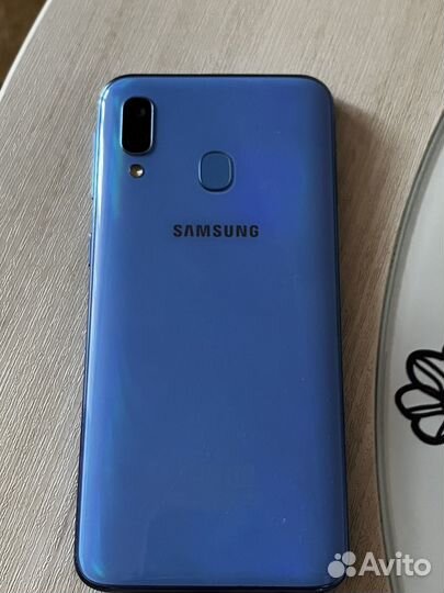 Samsung Galaxy A40, 4/64 ГБ
