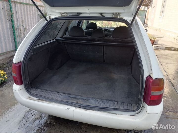 Ford Mondeo 1.8 МТ, 1999, битый, 246 000 км