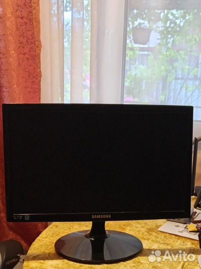 Монитор Samsung 19