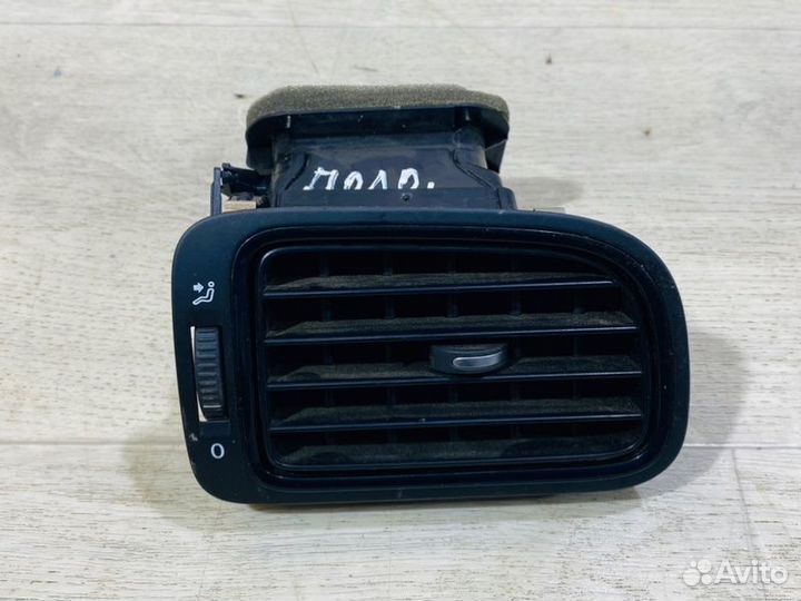 Дефлектор воздушный передний правый Volkswagen