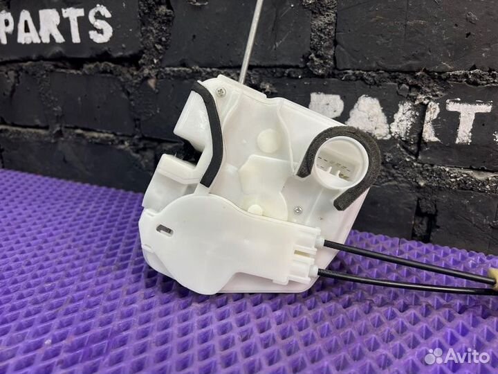 Замок двери передний левый Mitsubishi Outlander