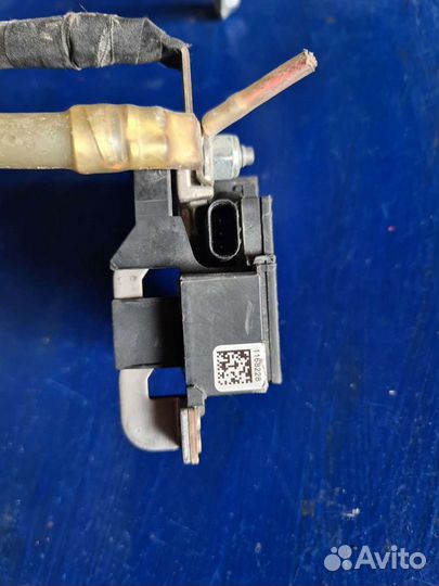 Плюсовая клемма акб Mercedes W213