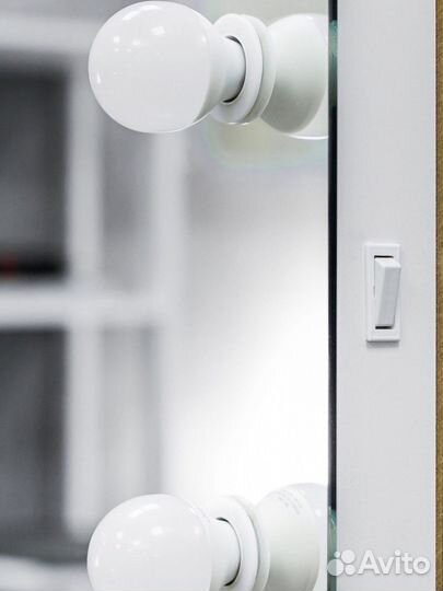 Зеркало гримёрное с подсветкой новое