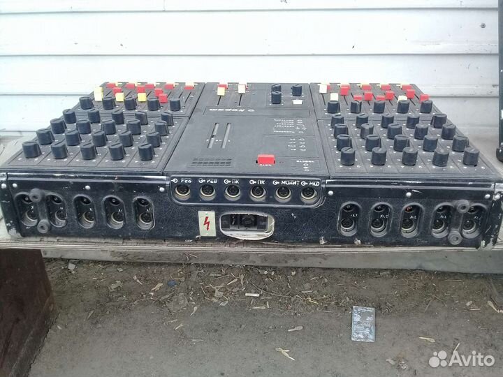 Микшерный пульт 