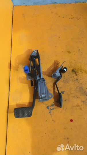 Педаль газа тормоза на Mazda 3 BK