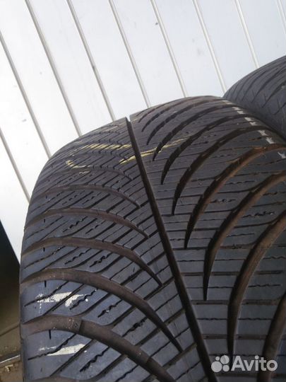 Goodyear Vector 4Seasons Gen-2 235/55 R17