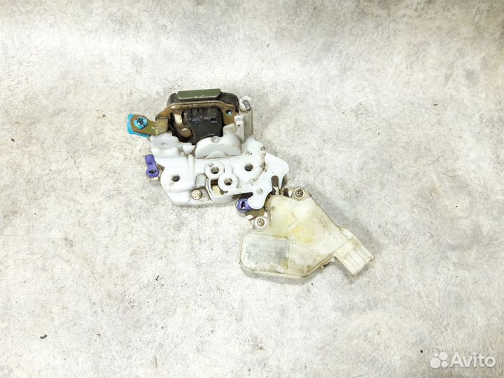 Замок передней левой двери Ниссан Альмера Классик