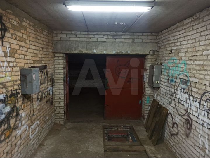 Гараж, > 30 м²