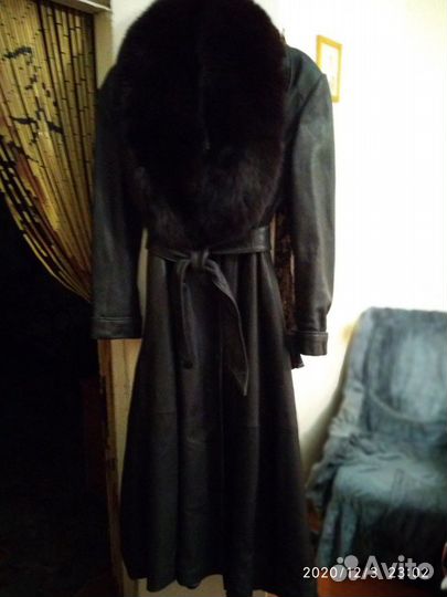 Кожаное зимние пальто с песцом