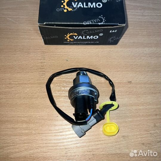 Датчик давления масла shacman X3000 Евро5