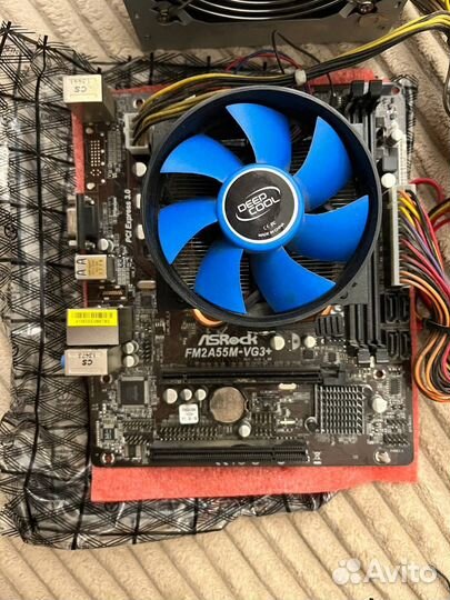 Материнская плата с процессором и памятью