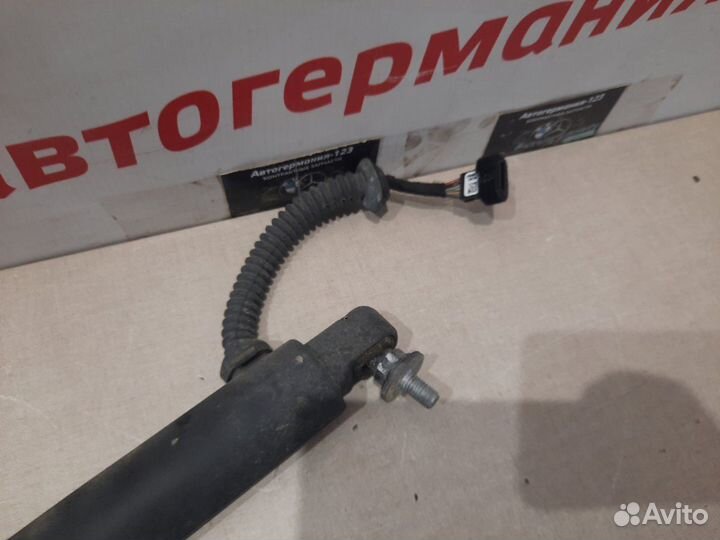 Амортизатор багажника задний правый Bmw 530 F07