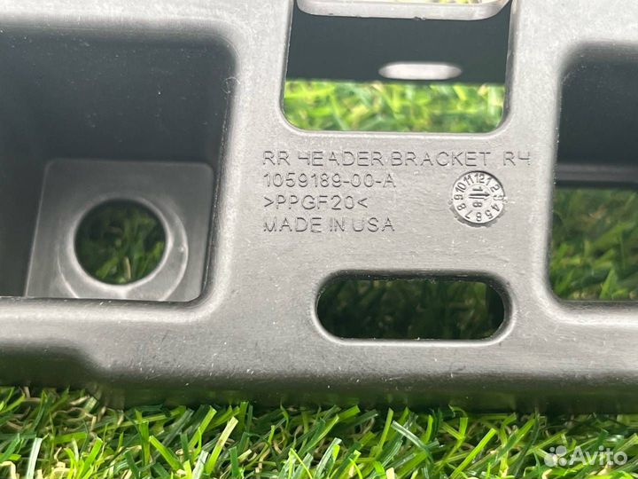 Кронштейн (крепление) правый Tesla Model X 2018