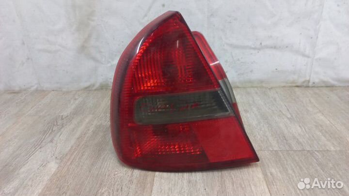 Фонарь задний левый Mitsubishi Carisma DA 2001