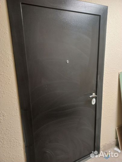 Дверь входная черная