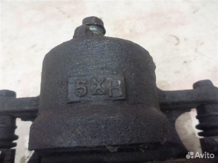 Суппорт передний правый Toyota Rav4 ACA30 1azfe