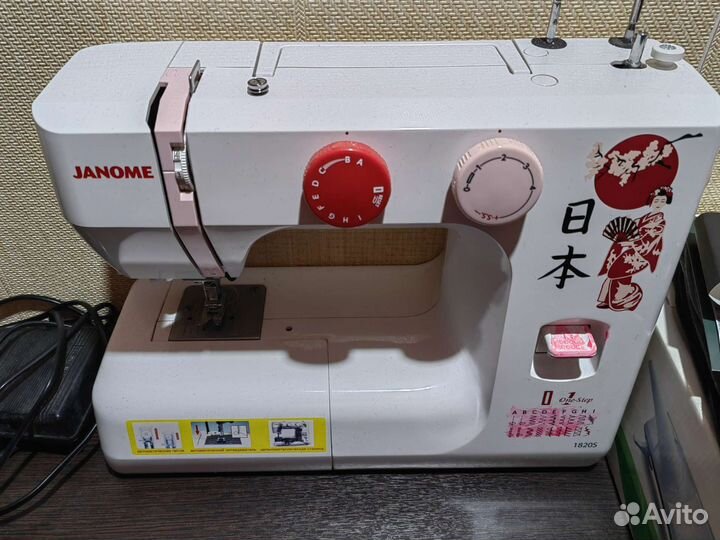 Швейная машина Janome