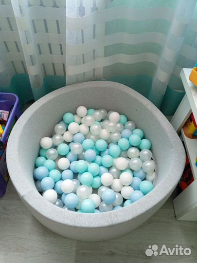 Бассейн с шариками