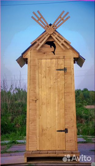 Уличный туалет деревянный