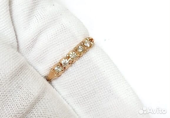 Кольцо с природным камнем Золото