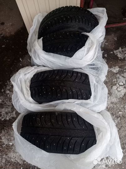 Bridgestone Ice Cruiser 7000S 205/55 R16