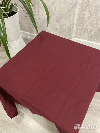 Яркая праздничная скатерть