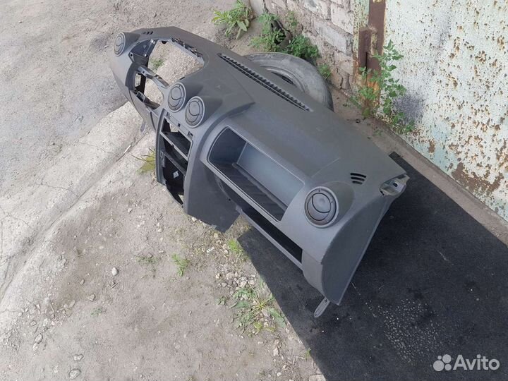 Торпедо Renault Logan