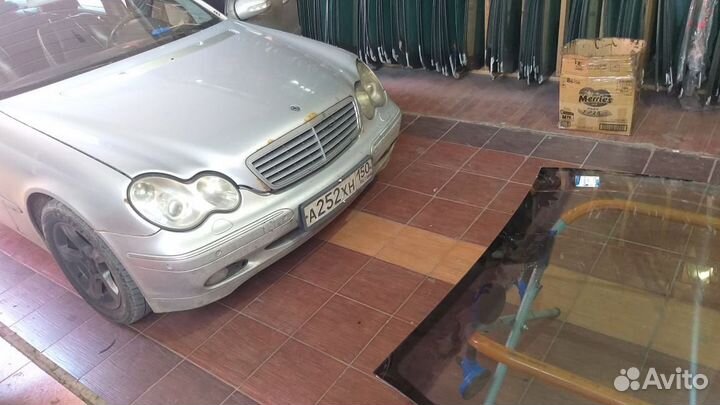 Лобовое стекло Mercedes C-class w203