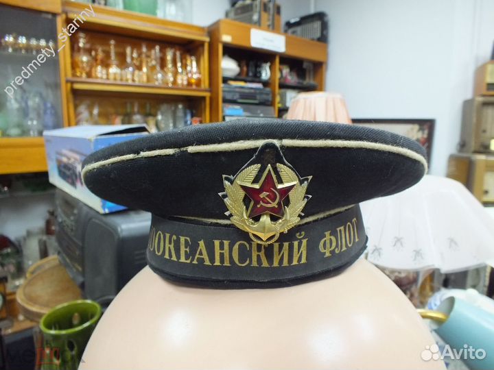 Военные фуражки, бескозырки, береты, пилотки