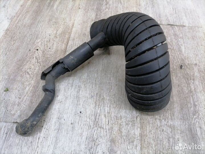 Патрубок воздушного фильтра Mercedes Benz E-Class