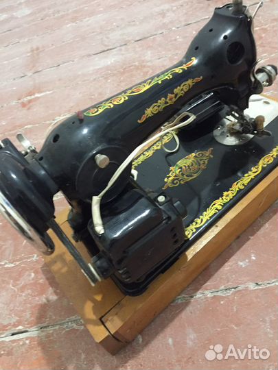 Швейная машина электрическая, 1950е годы СССР