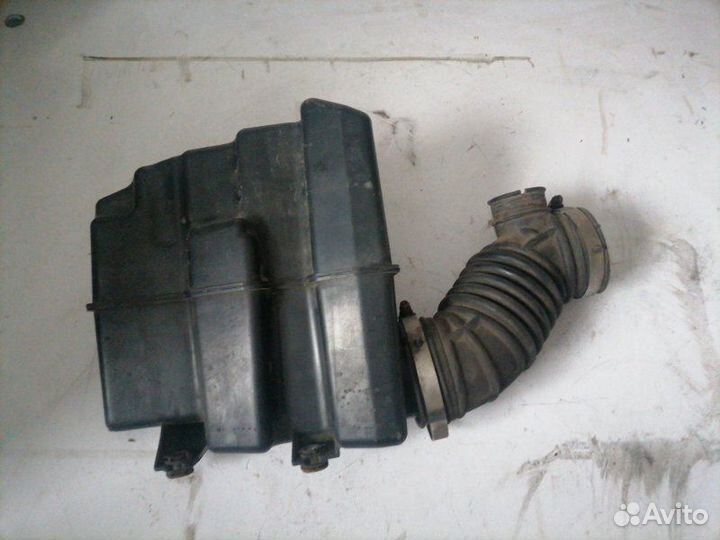 Резонатор воздушного фильтра с патрубком Nissan