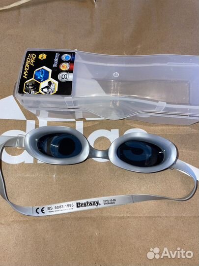 Очки для плавания