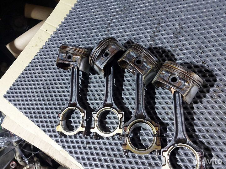 Поршня двигателя 1.6 hxda Ford Focus II 2008 г