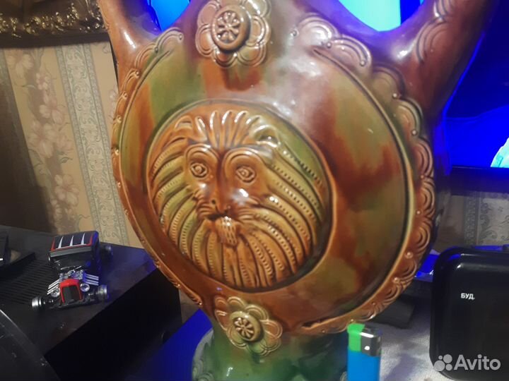 Глиняный кувшин для вина