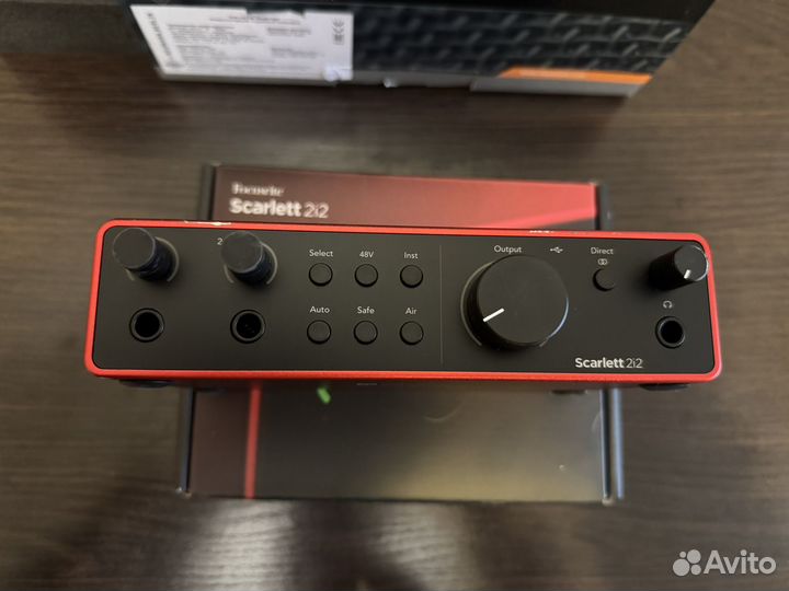 Звуковая карта Focusrite Scarlett 2i2 4th Gen